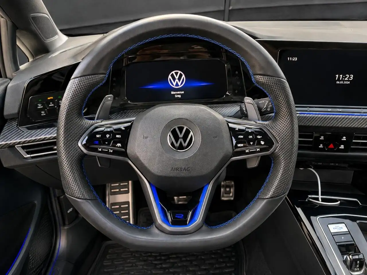 Volkswagen Golf R — photo 11