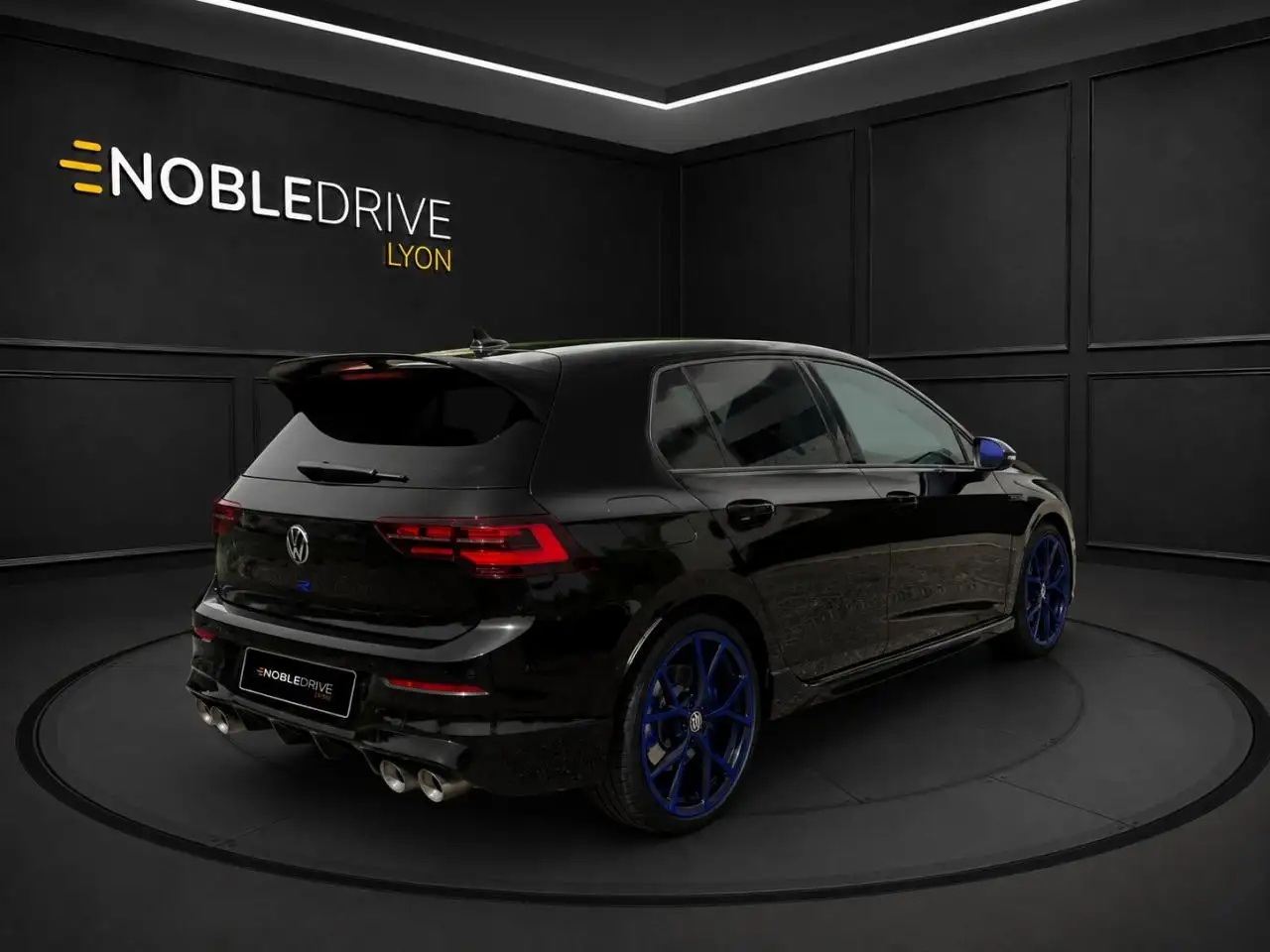 Volkswagen Golf R — photo 5