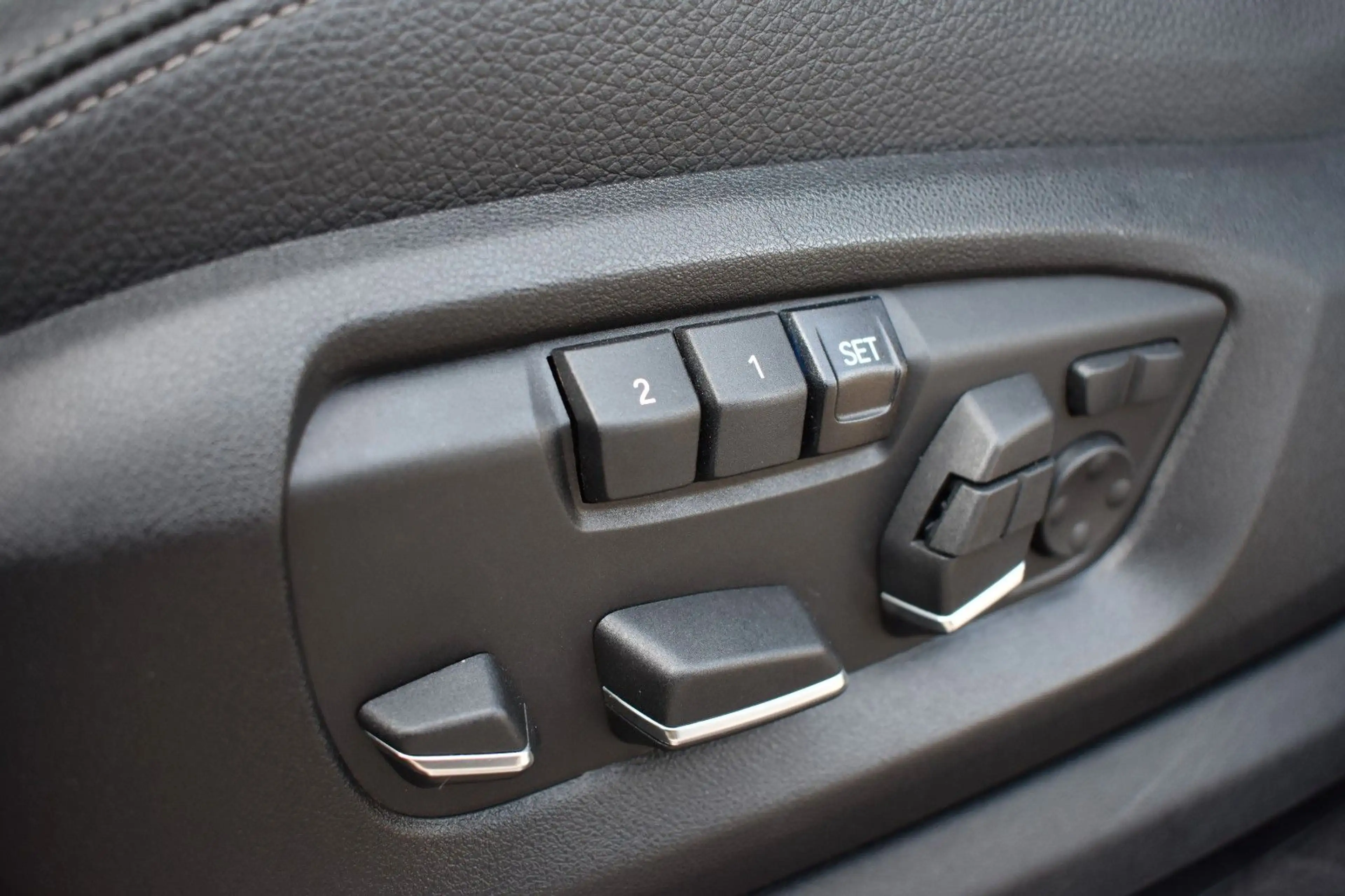 BMW X6 xDrive 40d M-SPORT/KEYLESS/HUD/AHK/KAMERA/ACC — photo 15