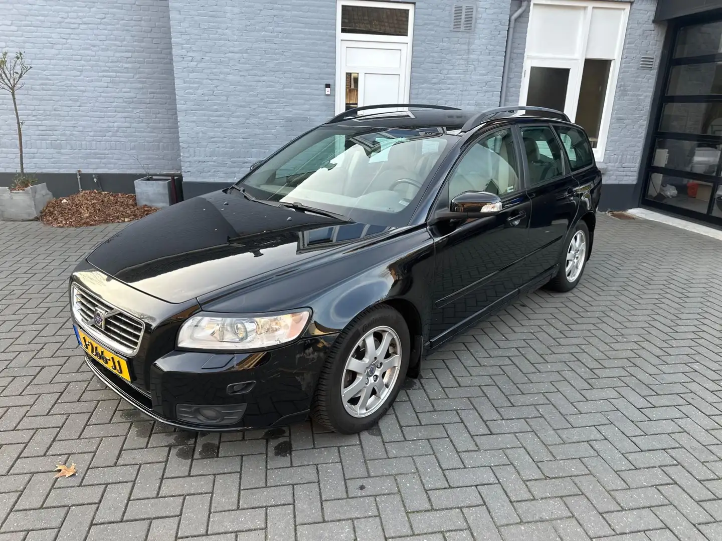 Volvo V50 2.4 | AUTOMAAT | TREKHAAK | STOELVERWARMING | Nero - 1
