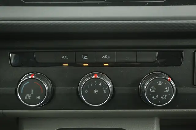 Volkswagen Transporter view 15