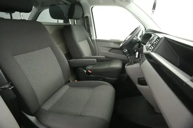 Volkswagen Transporter view 10
