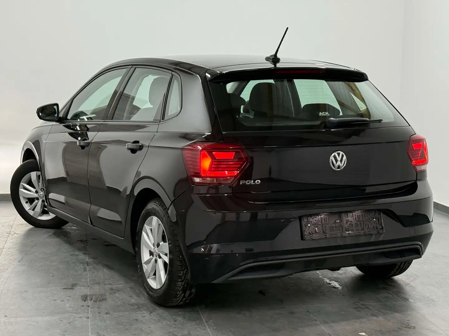 Volkswagen Polo 1.0i Euro6 - Carnet - 1erMain - CarPlay - Navi Noir - 2