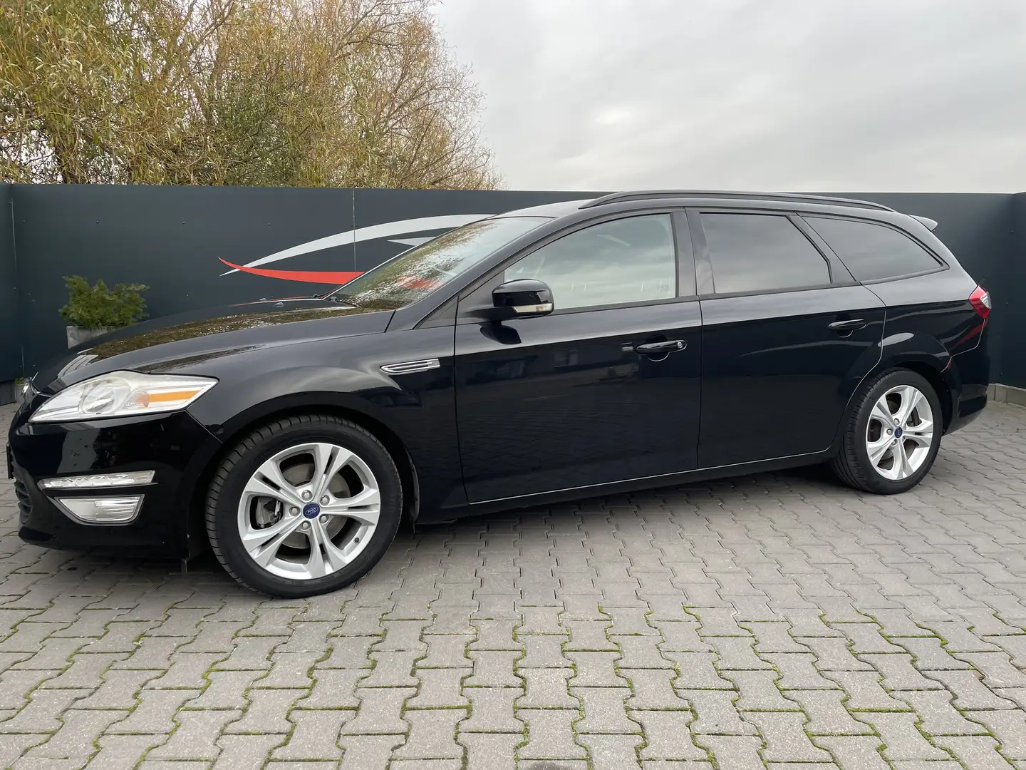 Ford Mondeo Turnier Champions Edition Schwarz - 1