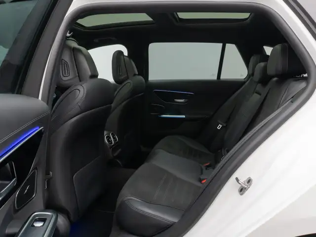 Mercedes-Benz C-Class view 28