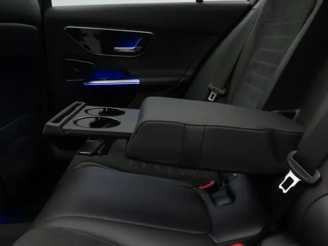 Mercedes-Benz C-Class view 26