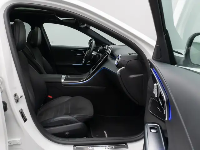 Mercedes-Benz C-Class view 24
