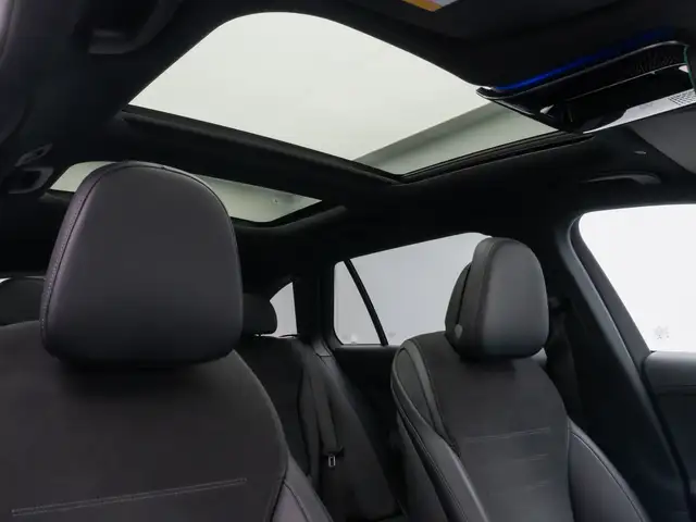 Mercedes-Benz C-Class view 30