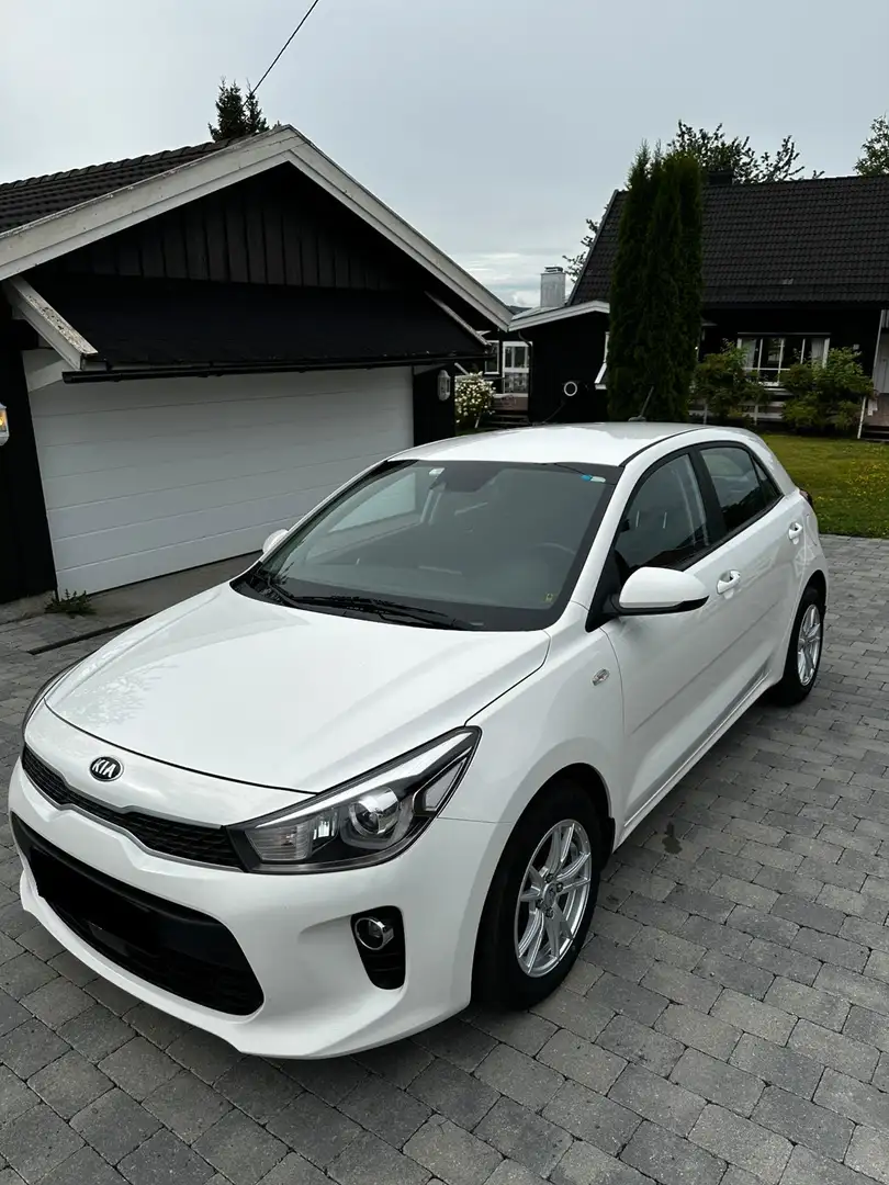 Kia Rio - 1