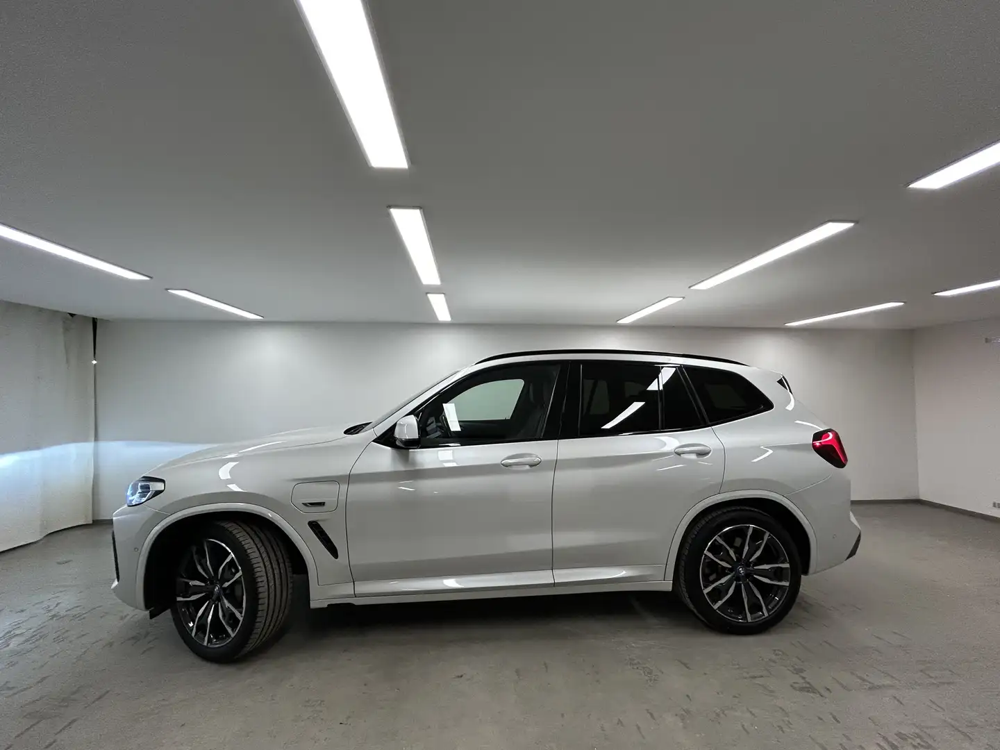 BMW X3 xDrive30e M Sportpaket Head-Up HiFi WLAN Drivingas White - 2