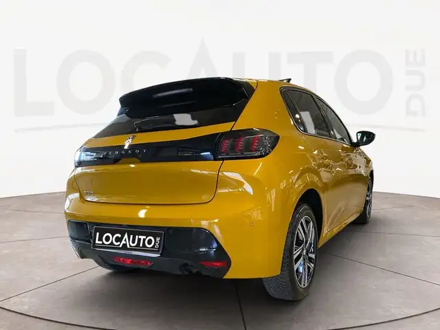 Peugeot 208 view 4