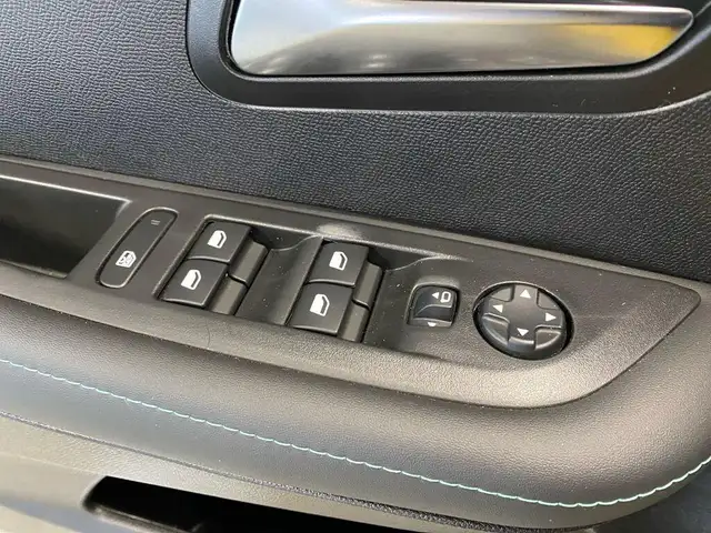 Peugeot 208 view 13