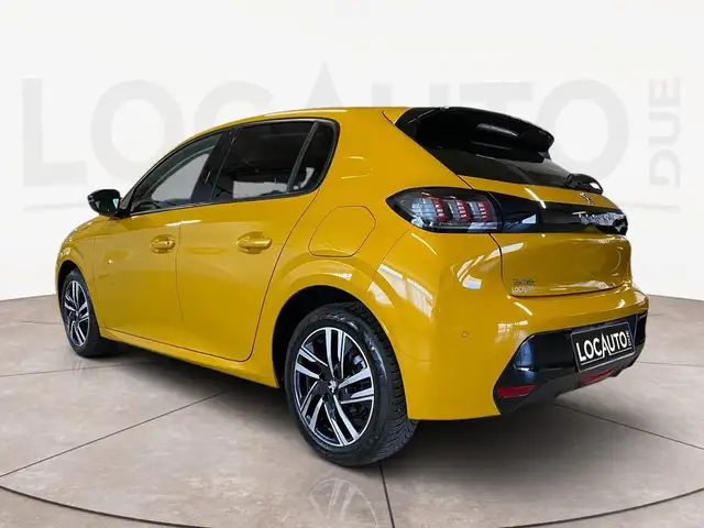 Peugeot 208 view 5
