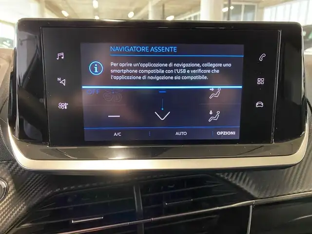 Peugeot 208 view 10