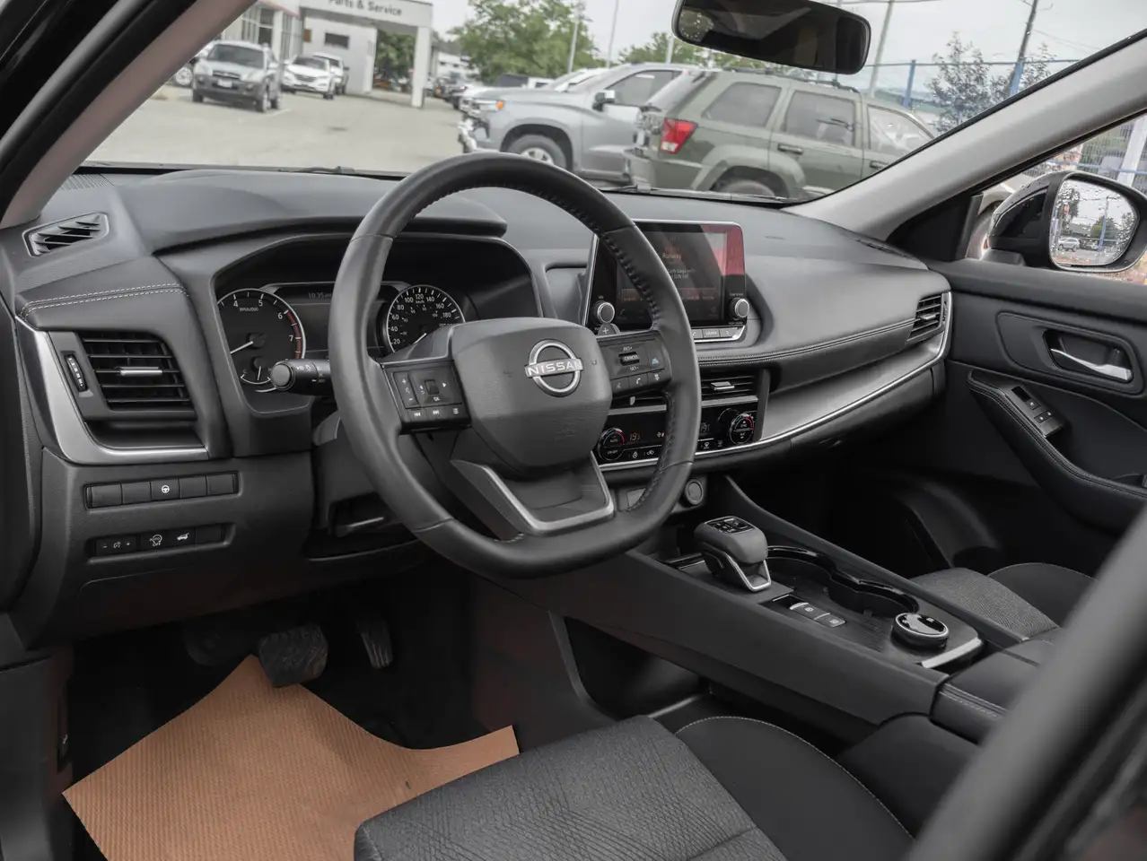 Nissan Rogue снимка Nissan Rogue