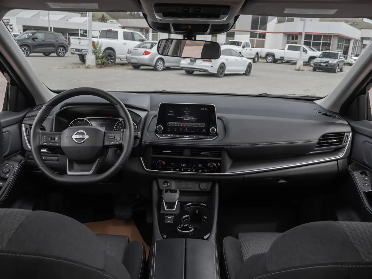 Nissan Rogue снимка Nissan Rogue