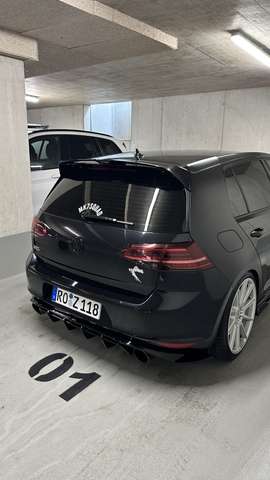 Volkswagen Golf GTI Performance BlueMotion Technology DSG
