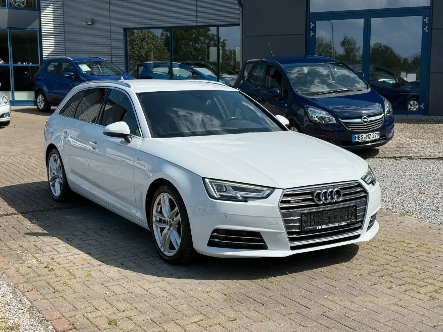 Audi A4 Avant quattro 3xS-line / AHK / LED Weiß - 1