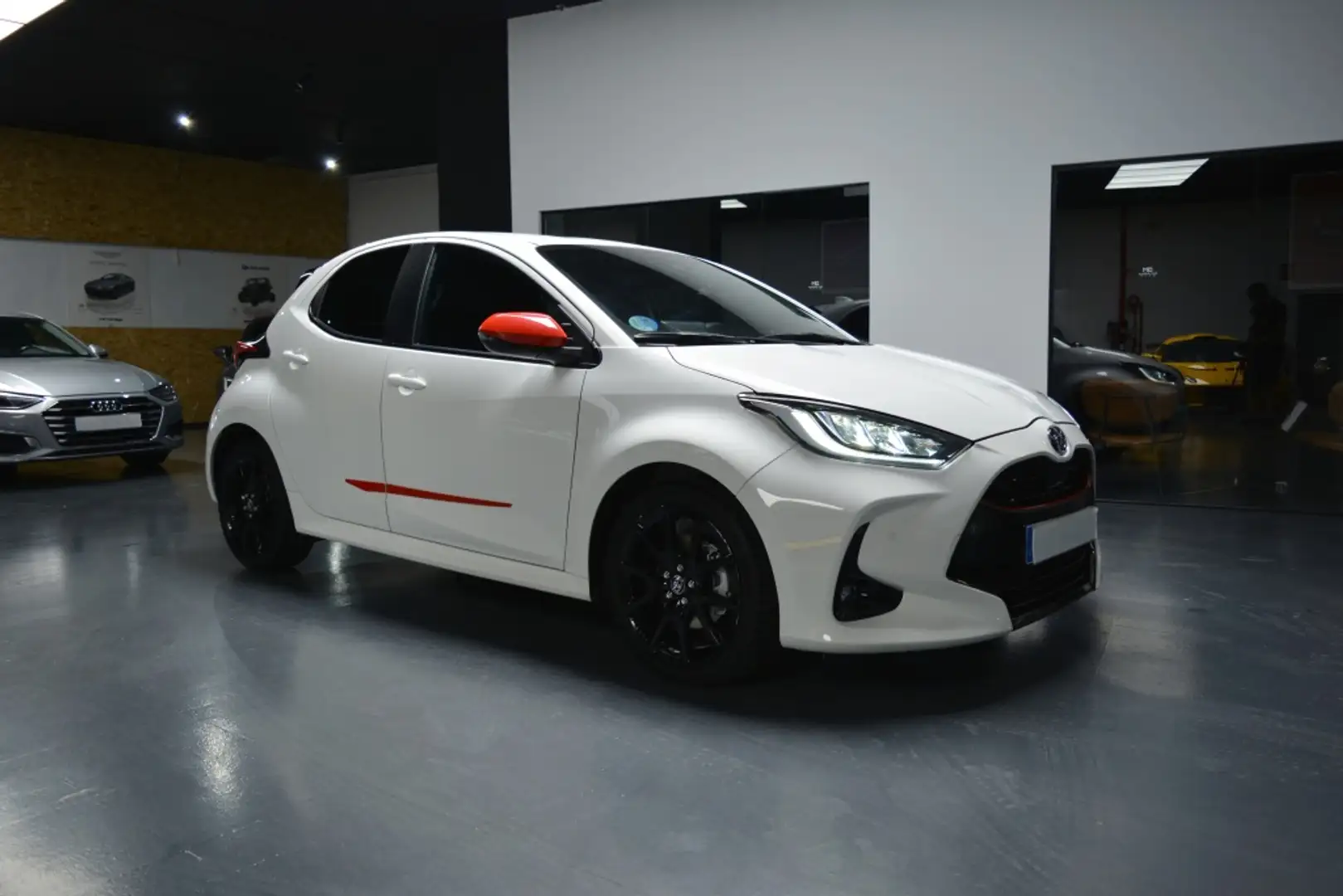 Toyota Yaris 120H 1.5 Style Plus Blanco - 2