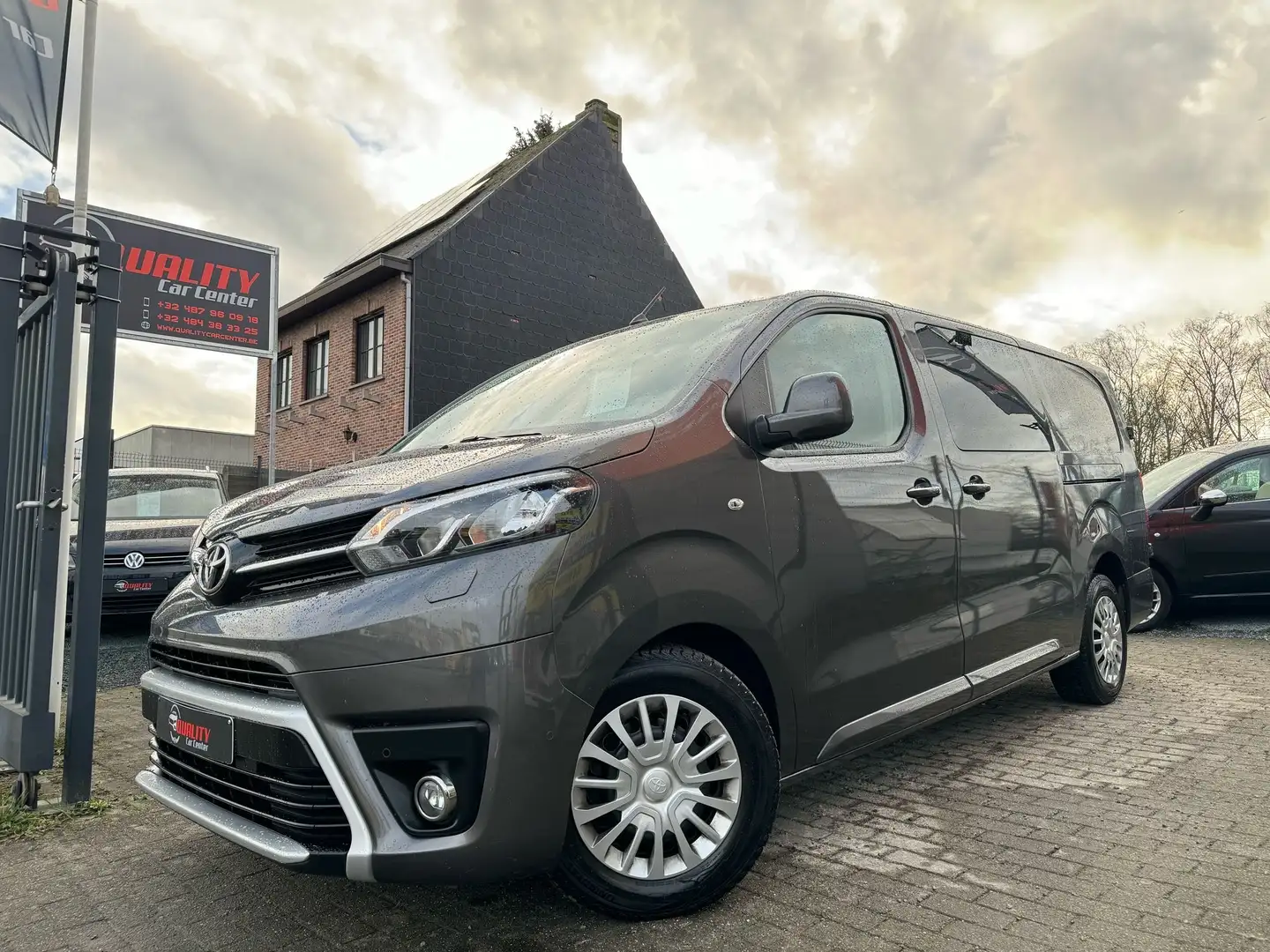 Toyota Proace 2.0 D  112000 km  DUBBEL CABINE  5 pl. euro 6D Grijs - 1