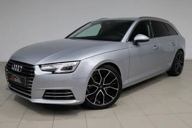 Audi A4 view 4