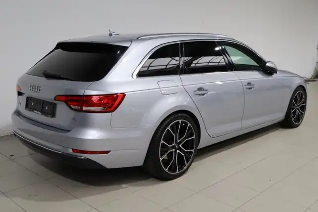 Audi A4 view 7