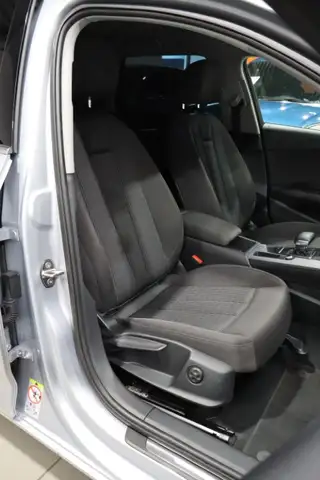 Audi A4 view 12