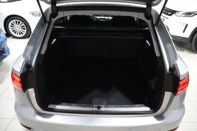 Audi A4 view 10