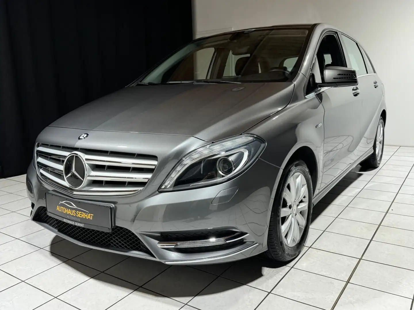 Mercedes-Benz B 200 BlueEfficiency *NAVI*LEDER*XENON*SHZ*MFL* Gri - 1