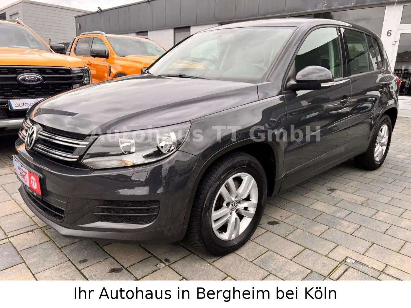 Volkswagen Tiguan 1.4 TSI BlueMotion Trend & Fun°1.Hand°TOP Gris - 2