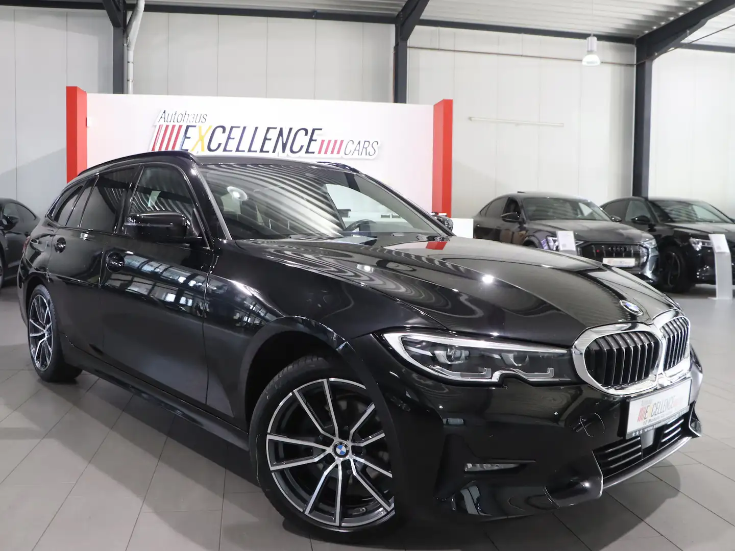 BMW 320 320d Touring xDrive SPORT-LINE LIVE-COCKPIT-PRO Zwart - 2
