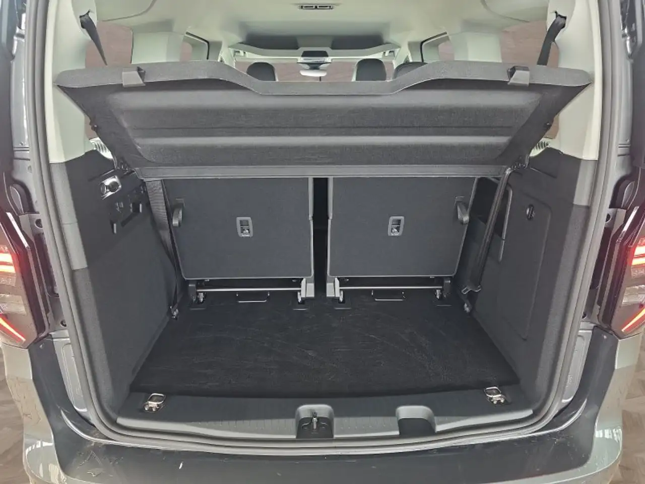 Volkswagen Caddy Maxi Style 1,5TSI DSG aAHK/LED/Navi/Kamera/Winterp 16