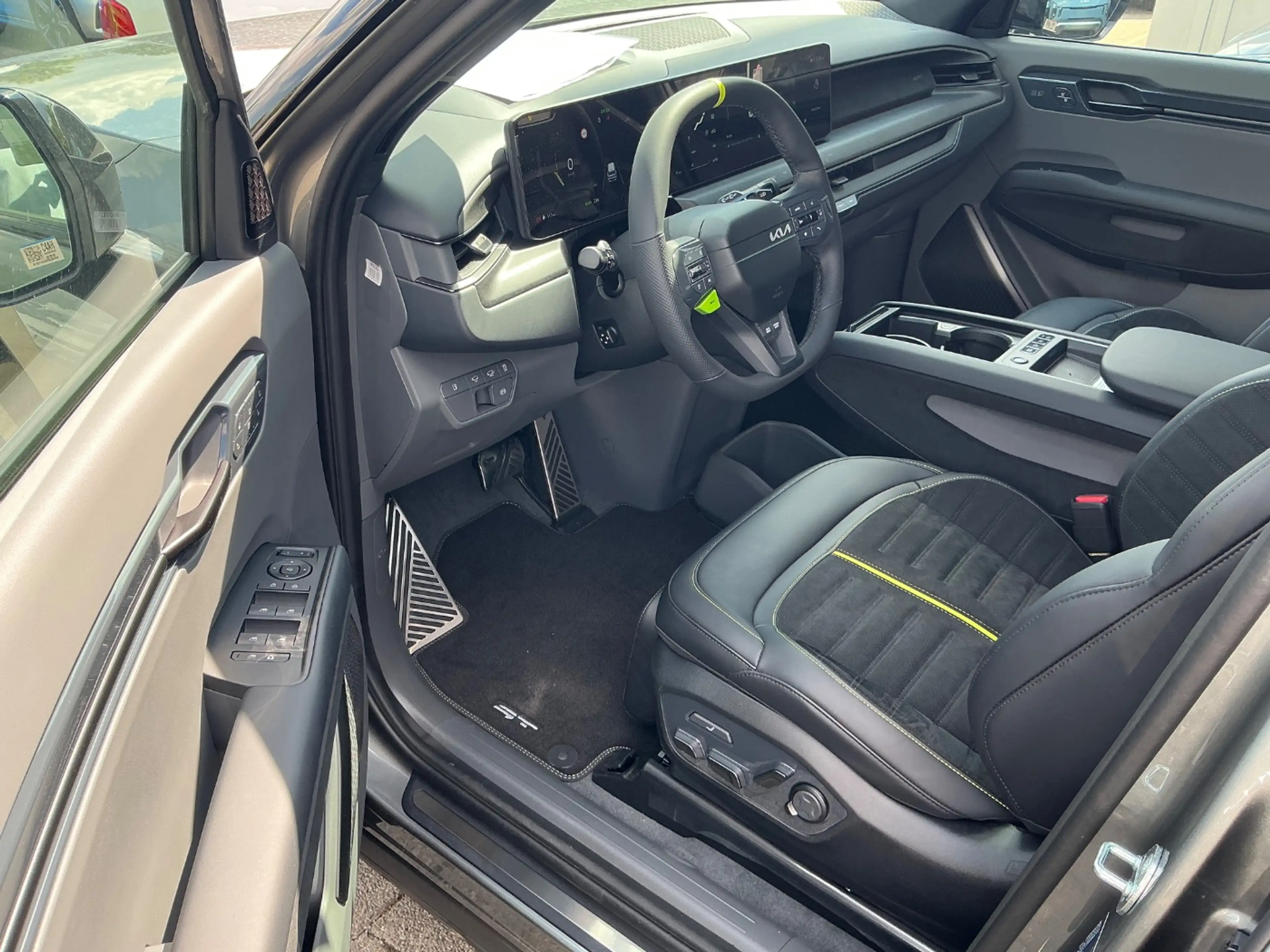 Kia EV9 GT Alcantara*Sitzkühlung*Wärmepumpe* — photo 10