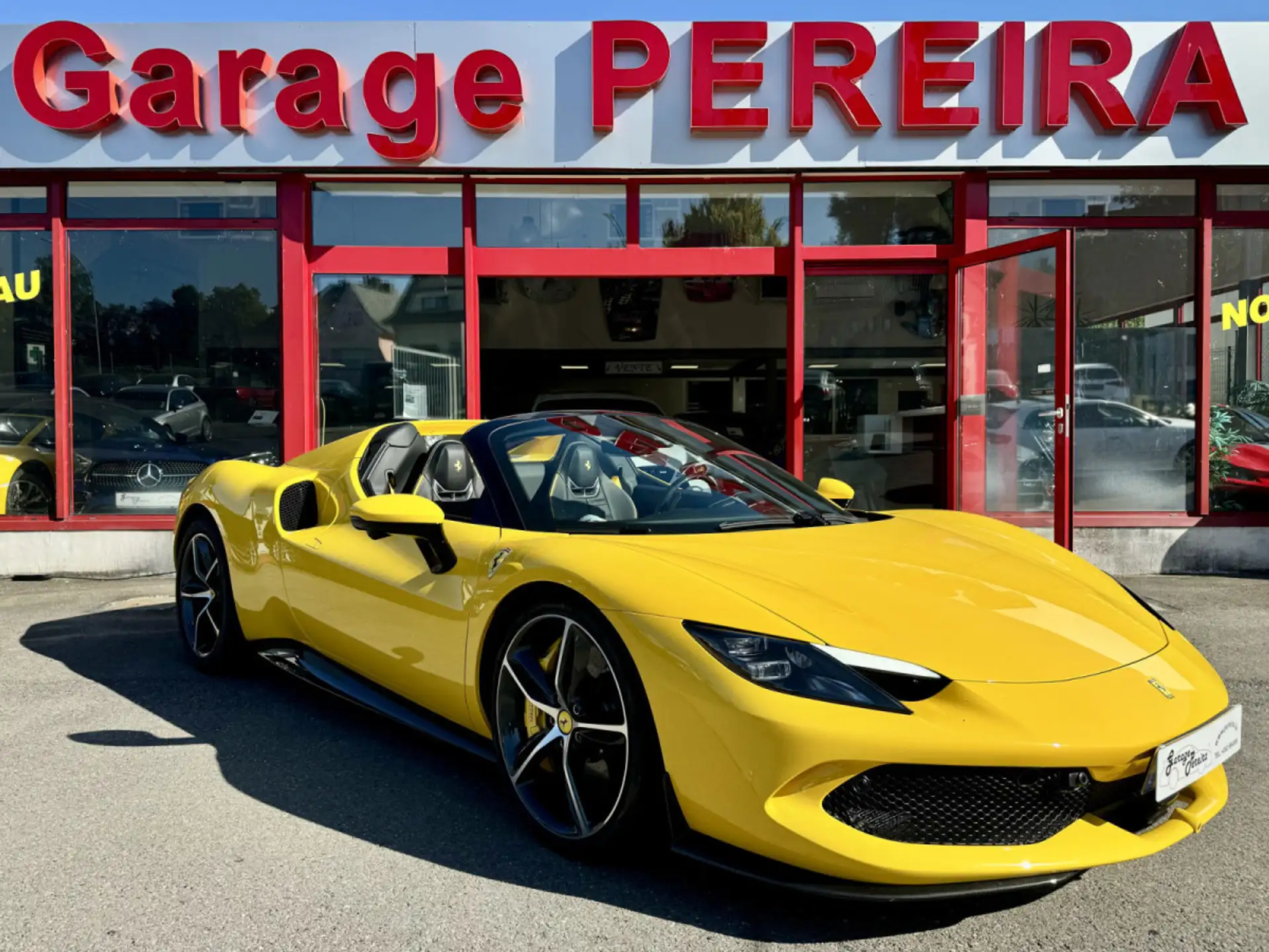 페라리 296 GTS 2025 노랑 사진 1
