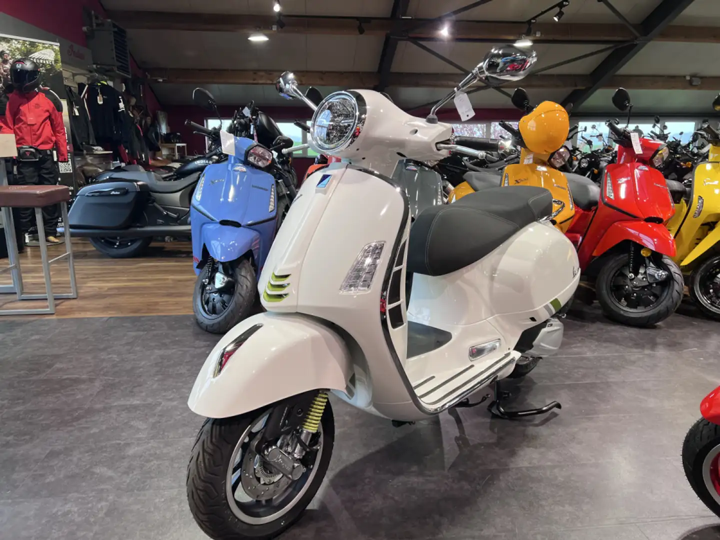Vespa GTS Super Tech 125 Wit - 2
