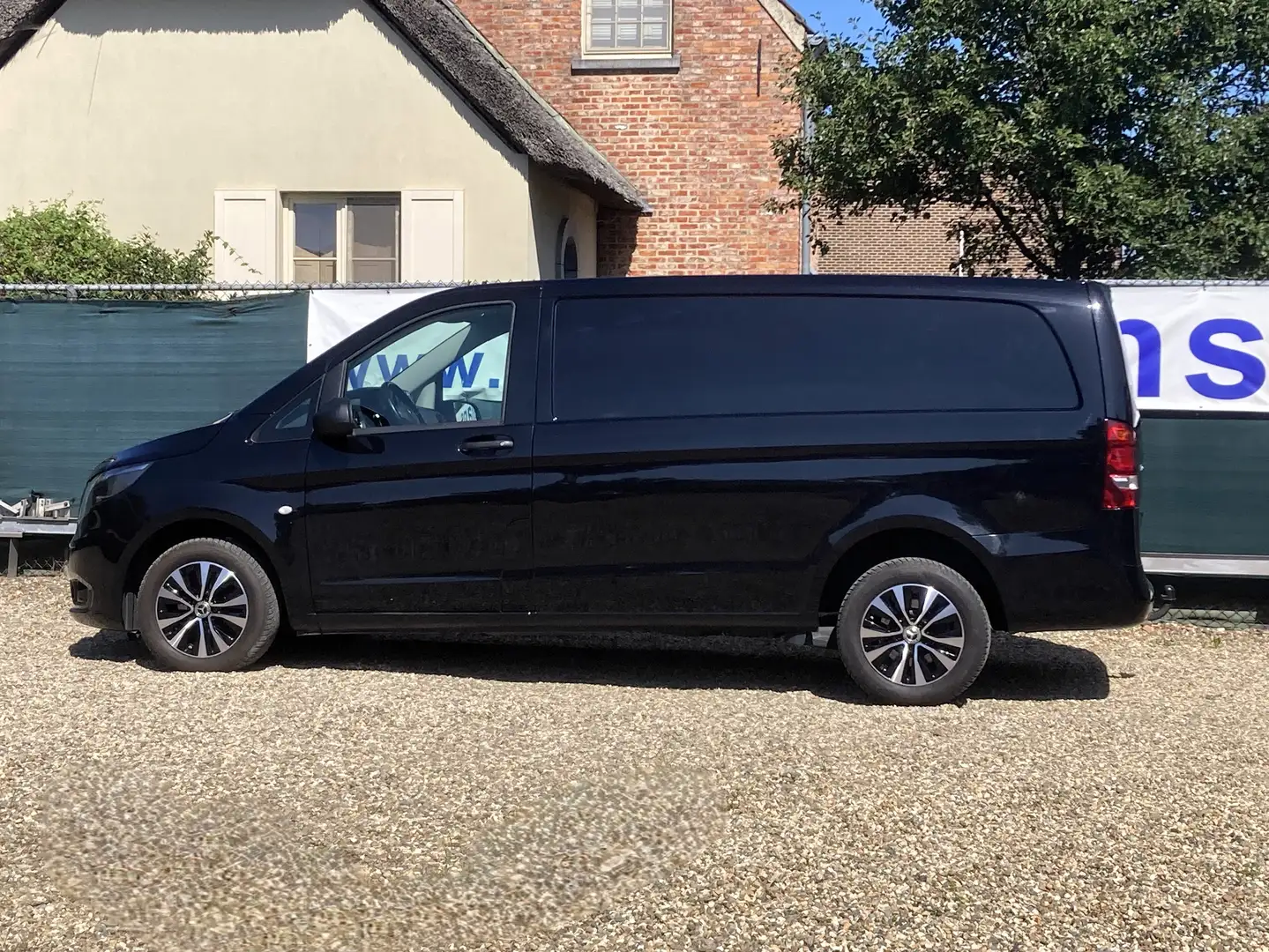 Mercedes-Benz Vito 114 28500€+ BTW / 9G-Tronic / Trekhaak 2500kg / Zwart - 2