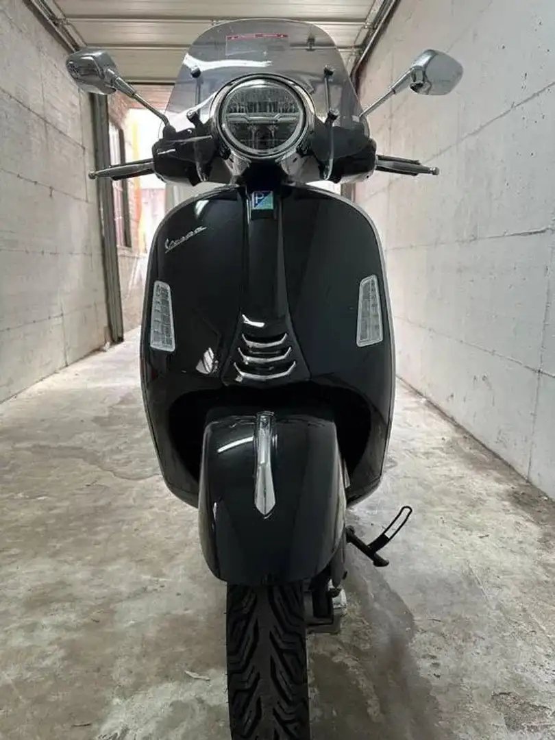 Vespa GTS Super 300 Nero - 2