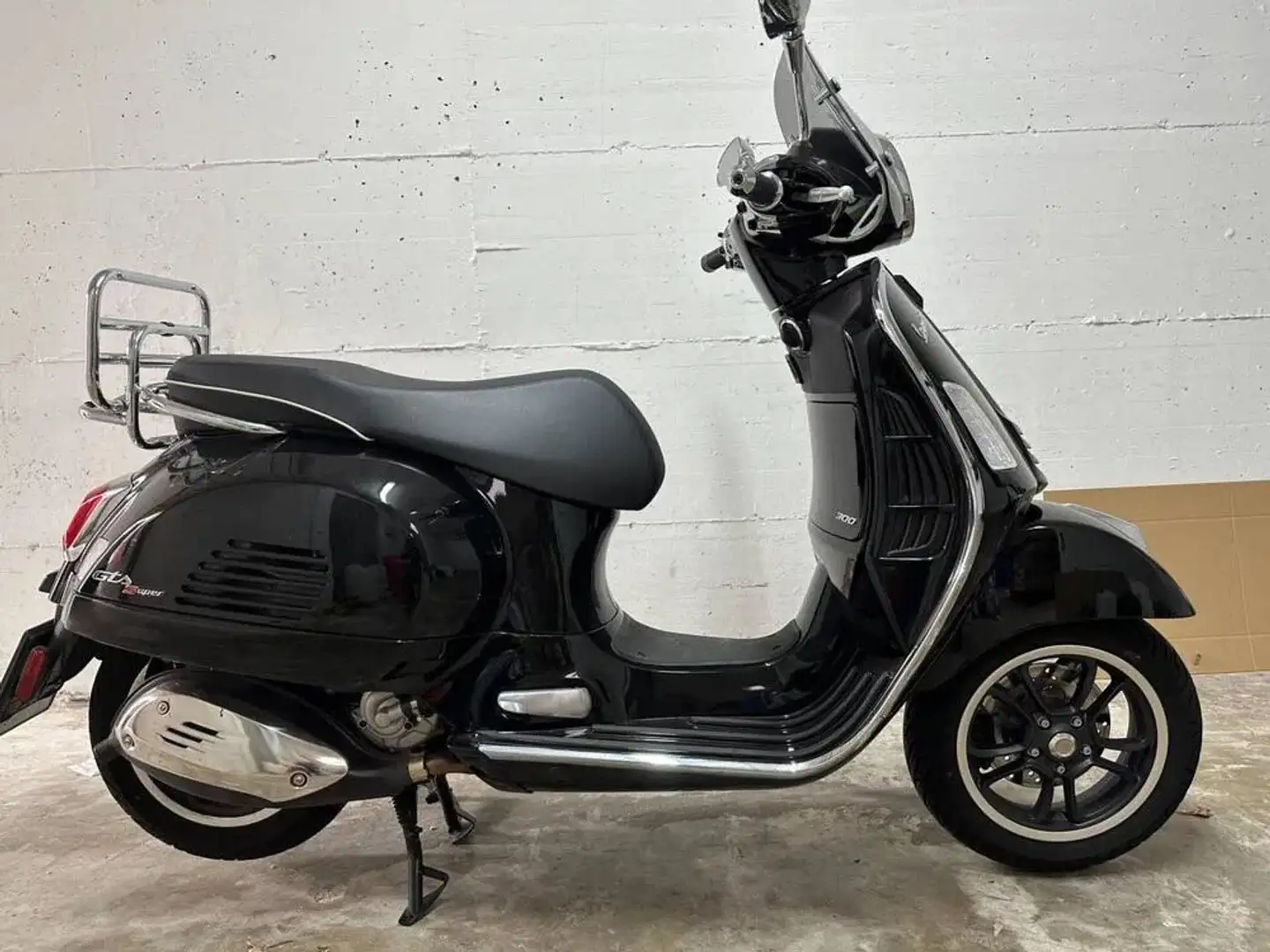 Vespa GTS Super 300 Nero - 1