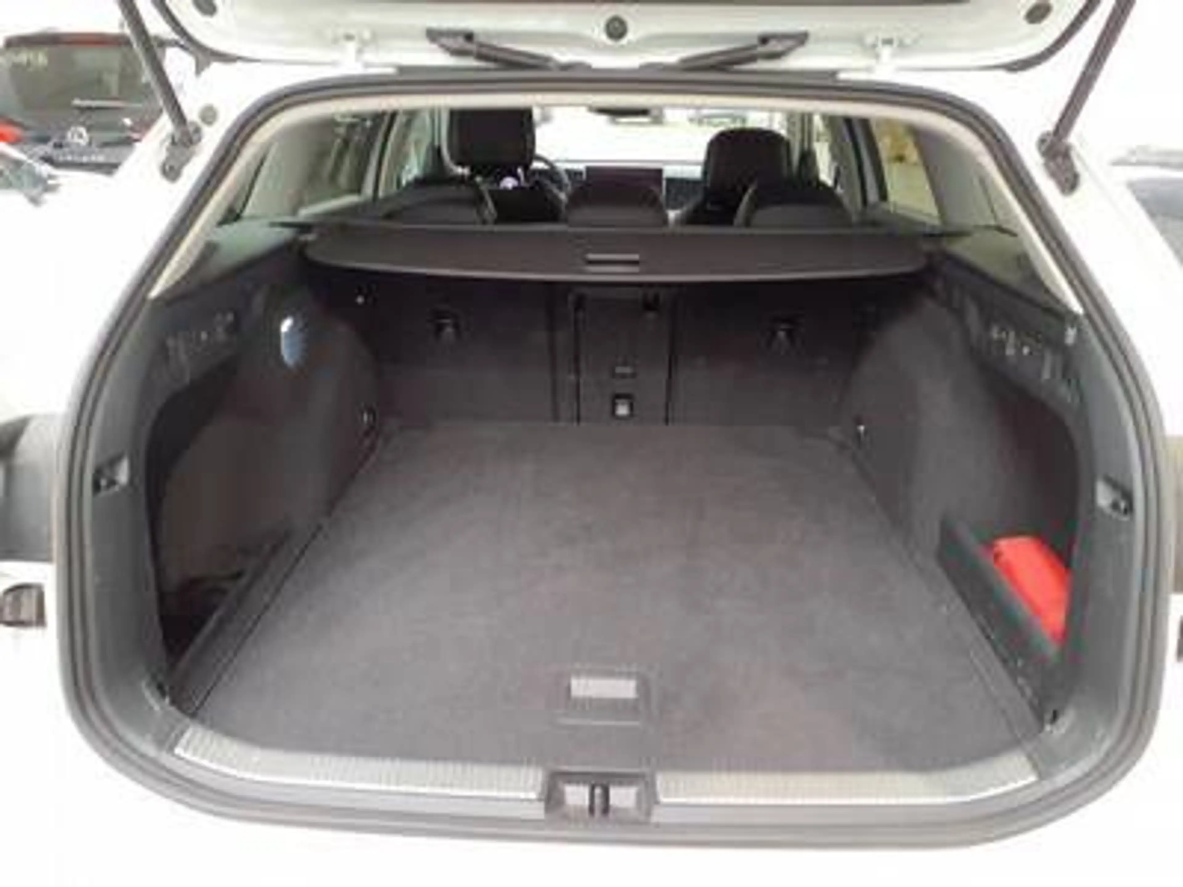 Volkswagen Passat Variant Passat Var. 1.5 eTSI Business DSG AHK*NAV*RFK*ACC — photo 8