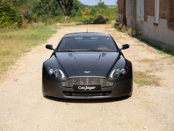 V8 VANTAGE