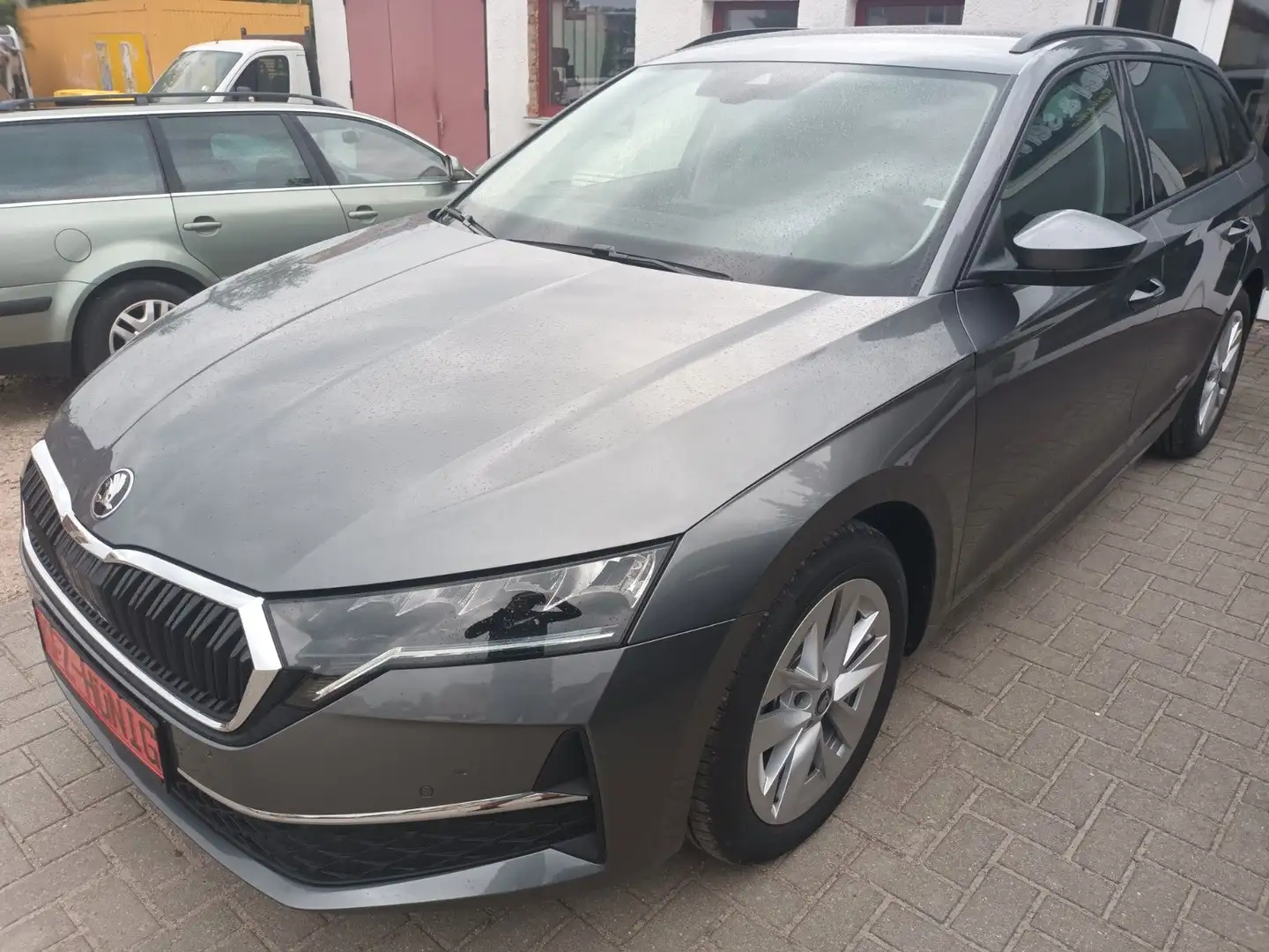 Skoda Octavia OCTAVIA COMBI TDI-DSG SELECTION LED+NAVI+AHK+KAM Gris - 1