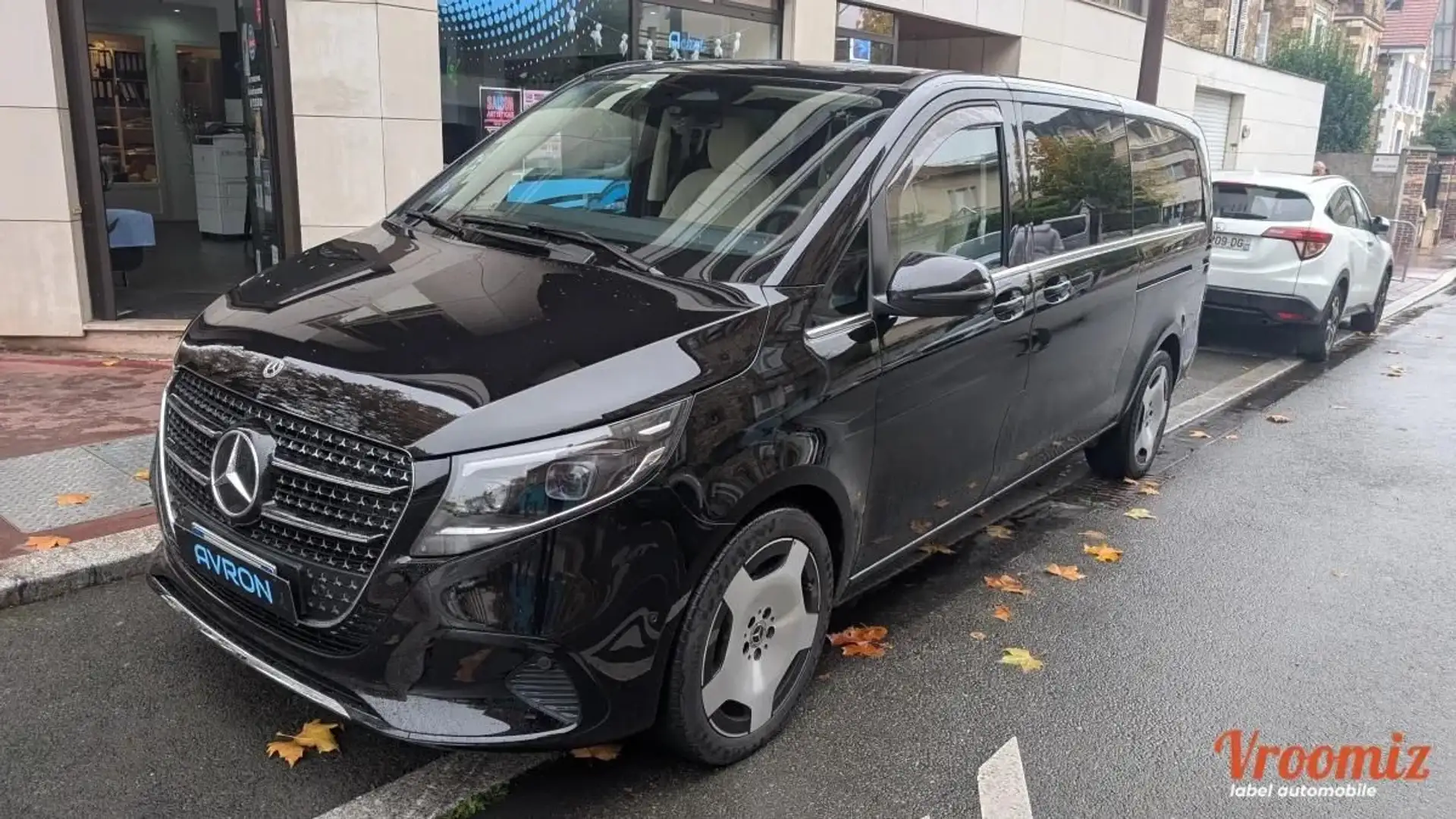 Mercedes-Benz V 2.0 300E 235 EXTRA-LONG AVANTGARDE 9G-TRONIC AMG-Line Negru - 2