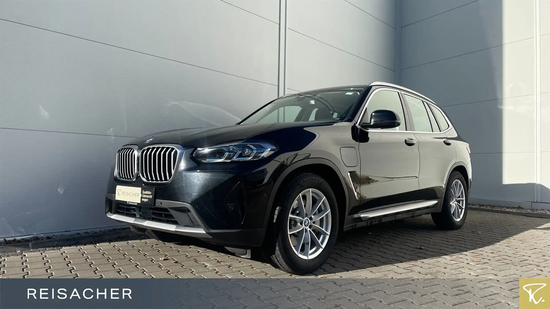 BMW X3 xDrive 30e A AHK,DAProf,Leder,Autom Schwarz - 1