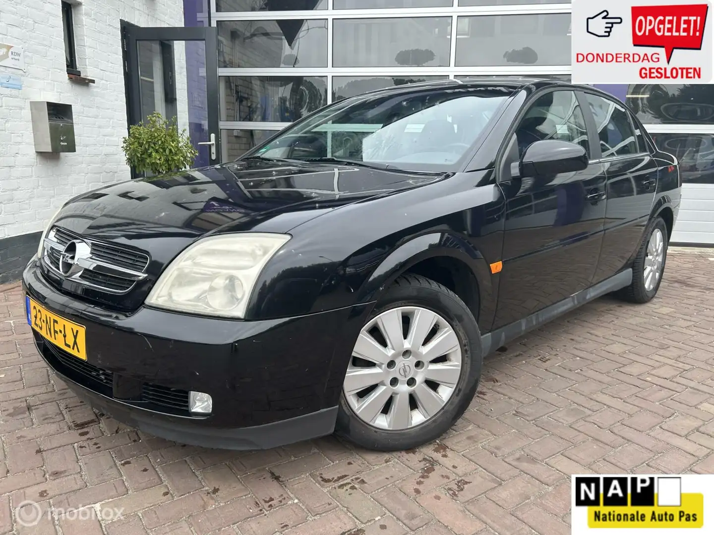 Opel Vectra 2.2-16V Comfort * AIRCO * TREKHAAK * Negro - 1