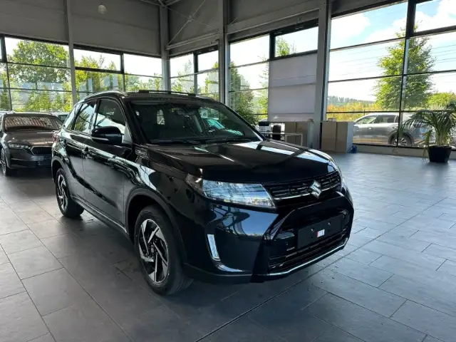 Suzuki Vitara view 3