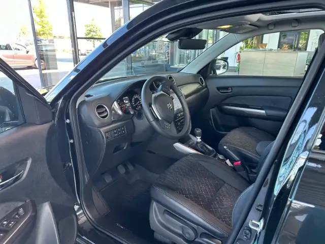 Suzuki Vitara view 10