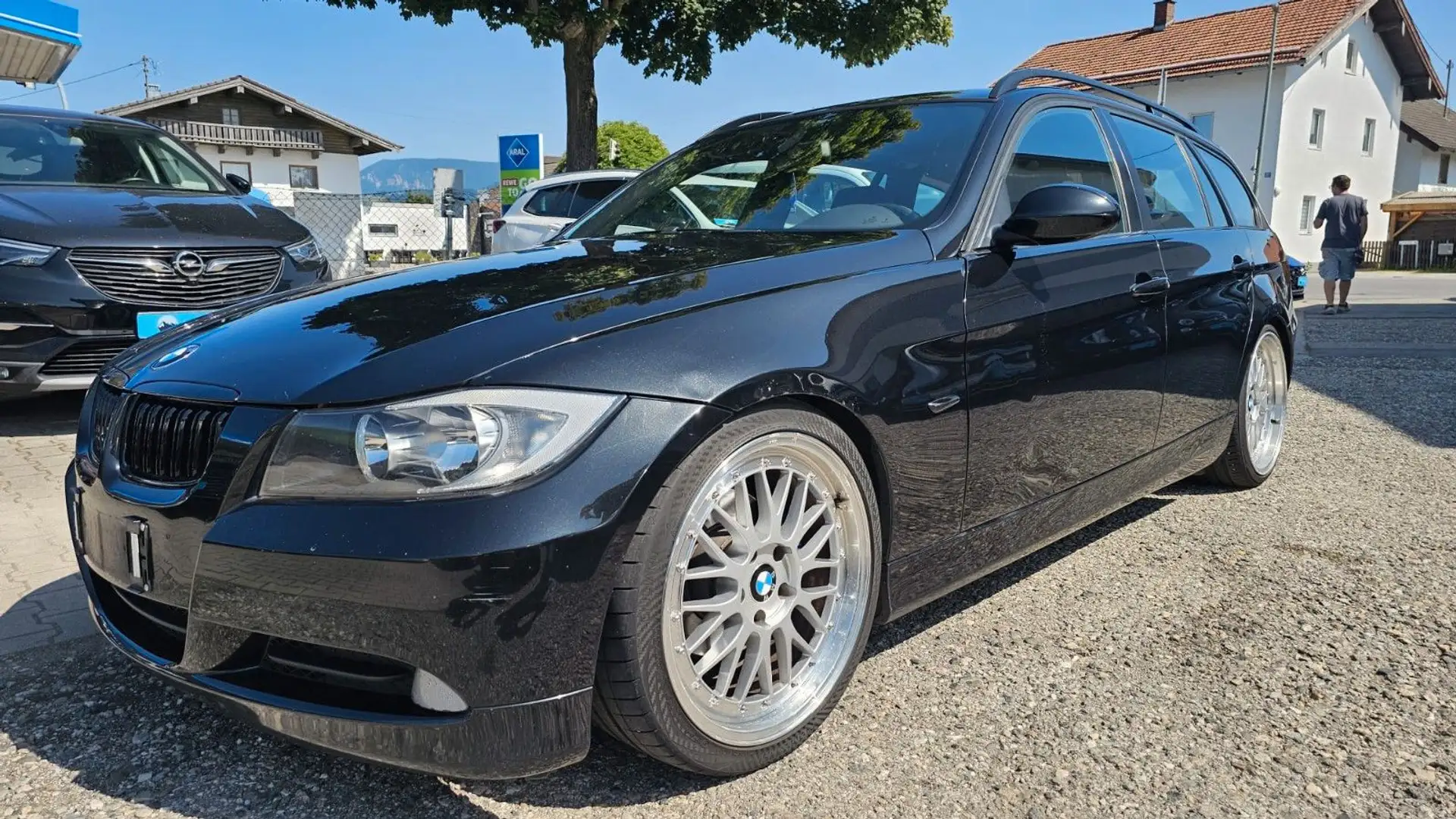 BMW 320 Baureihe 3 Touring 320d*Klima*Sport*Pano* crna - 1