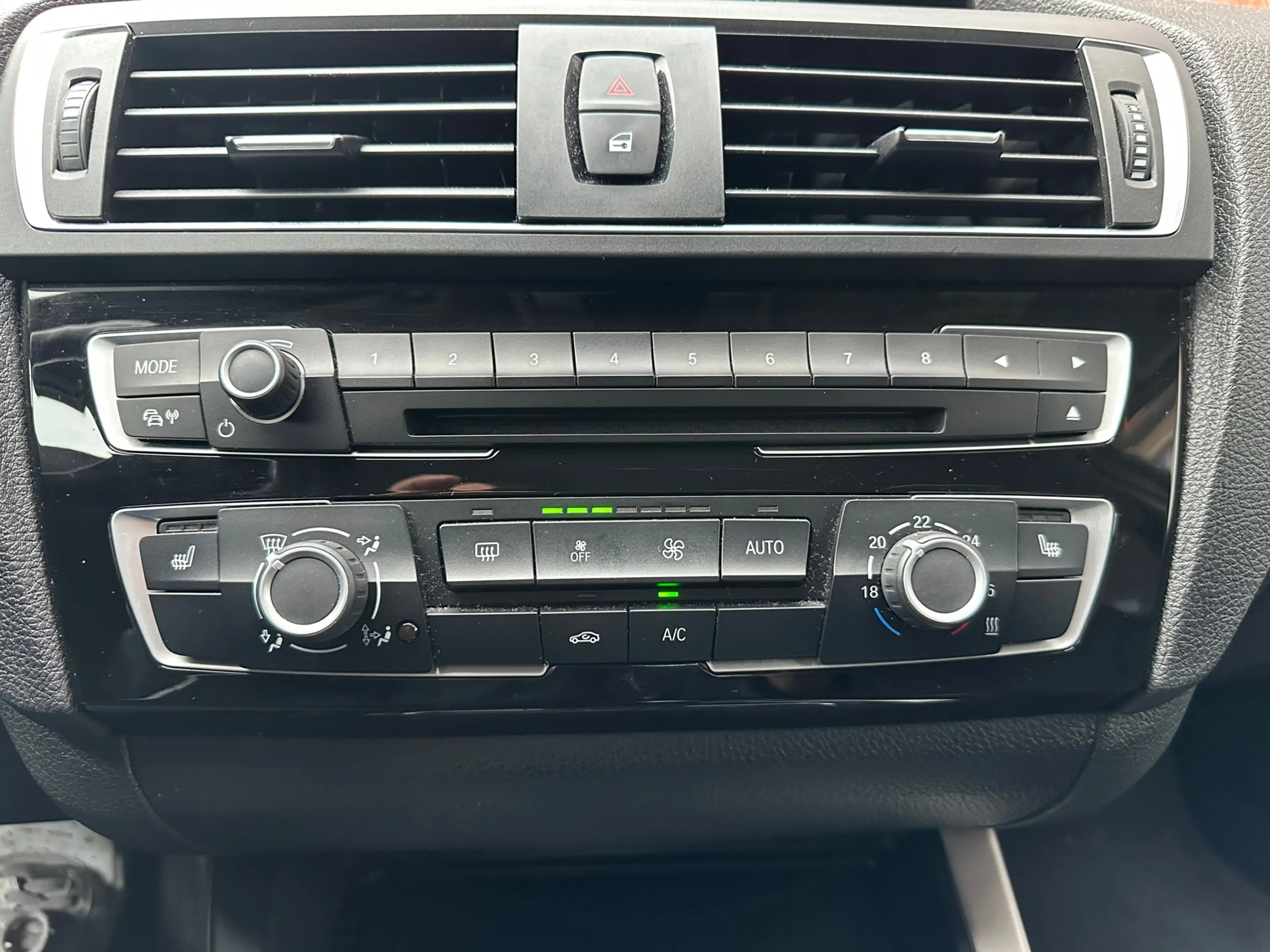 BMW 118 1-serie 118i Sport / Navi / PDC / LM / Stoelverw / — photo 12