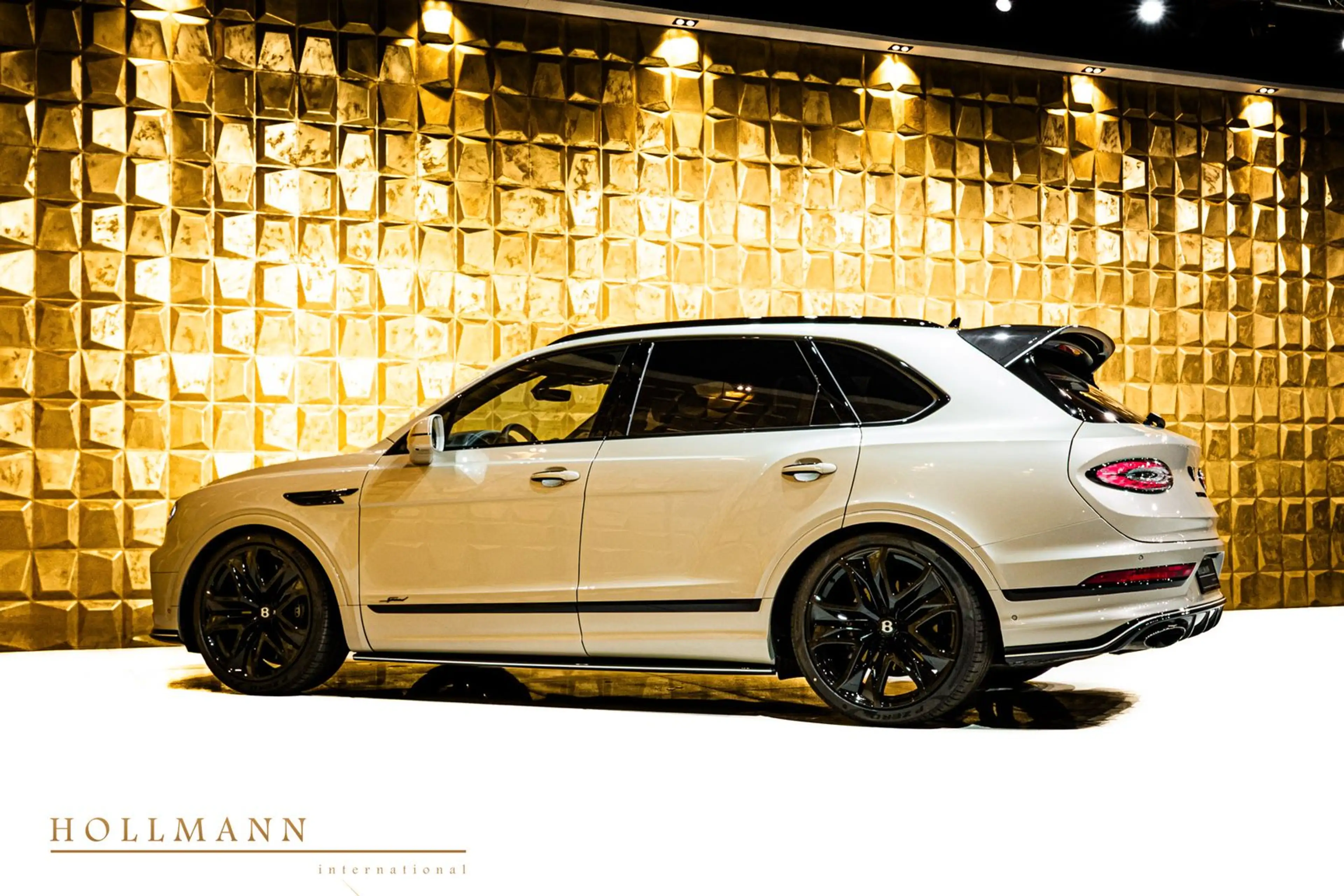 Bentley Bentayga Speed + MY2026 + CARBON + NAIM + TV + — photo 7