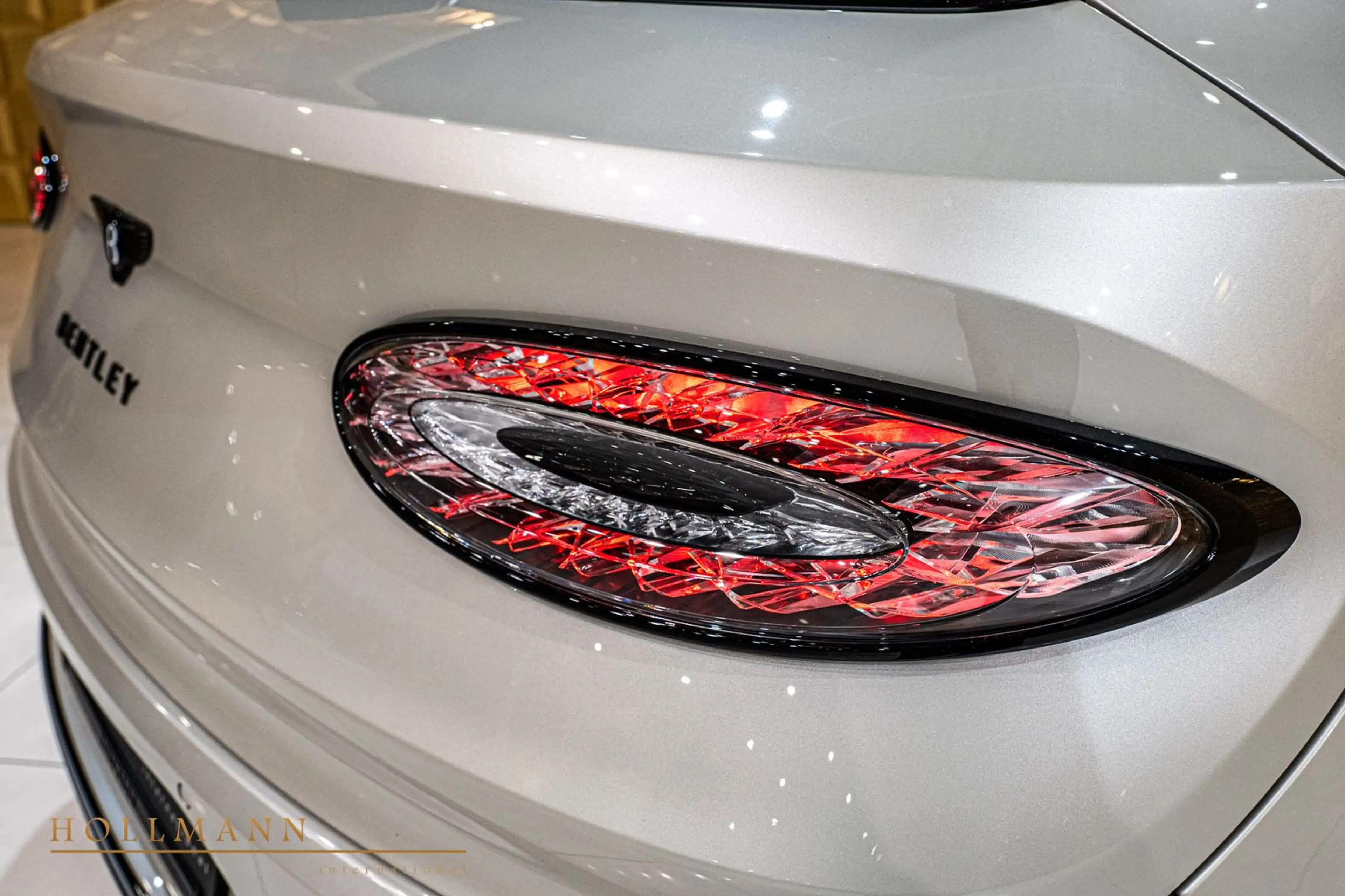 Bentley Bentayga Speed + MY2026 + CARBON + NAIM + TV + — photo 11